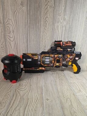 WowWee Light Strike Assault Striker SR-143 Laser Tag Blaster With Target #3